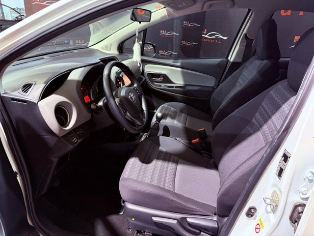 TOYOTA YARIS 1.3 FEEL
