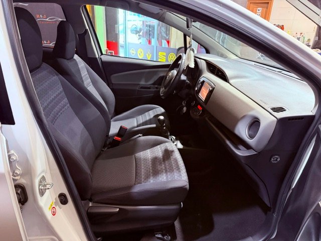 TOYOTA YARIS 1.3 FEEL
