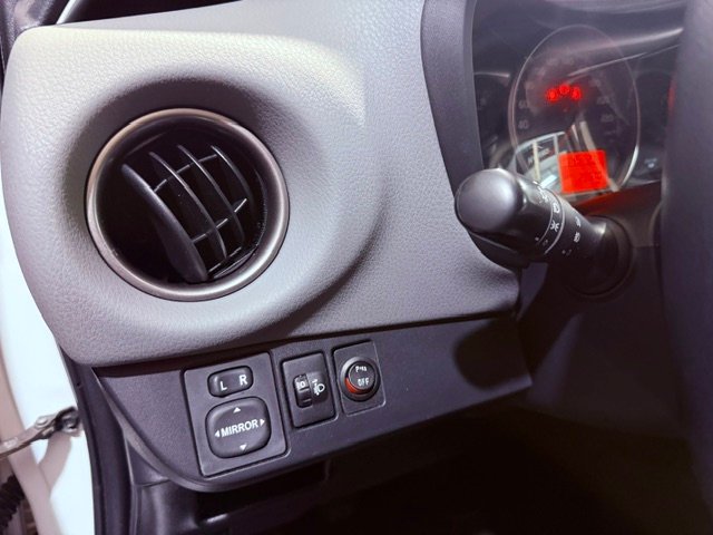 TOYOTA YARIS 1.3 FEEL