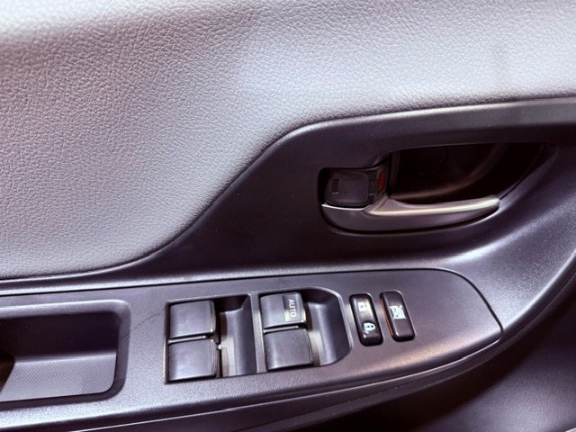 TOYOTA YARIS 1.3 FEEL
