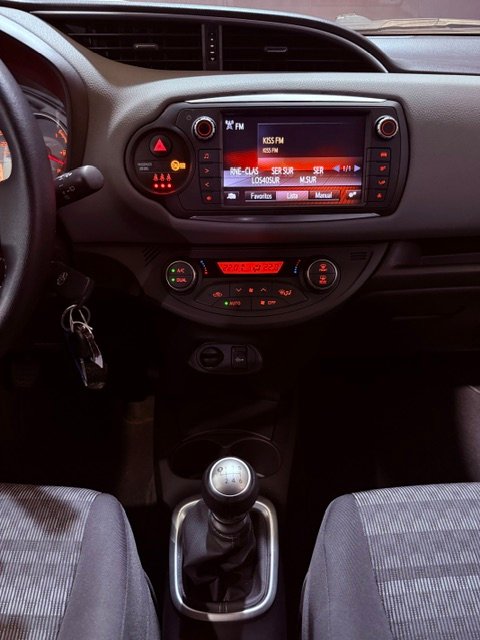 TOYOTA YARIS 1.3 FEEL