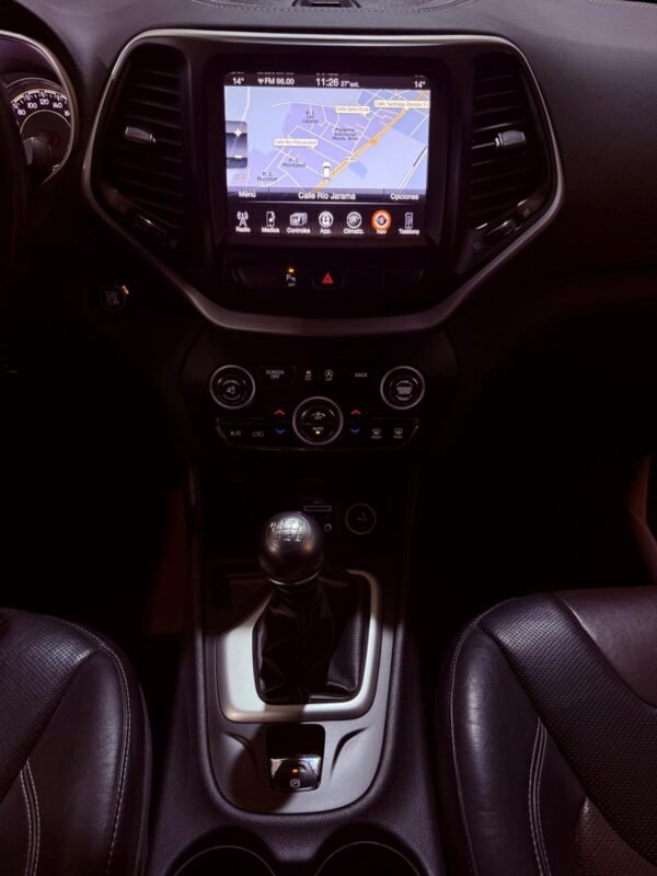JEEP CHEROKEE 2.2 LONGITUD FWD