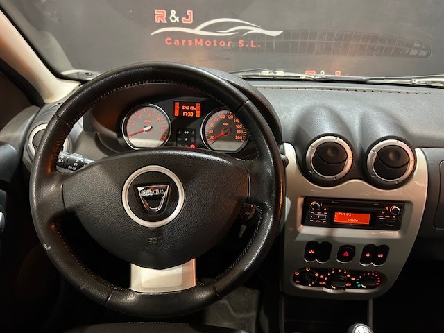 DACIA SANDERO 1.2 LAUREATE MUSIC