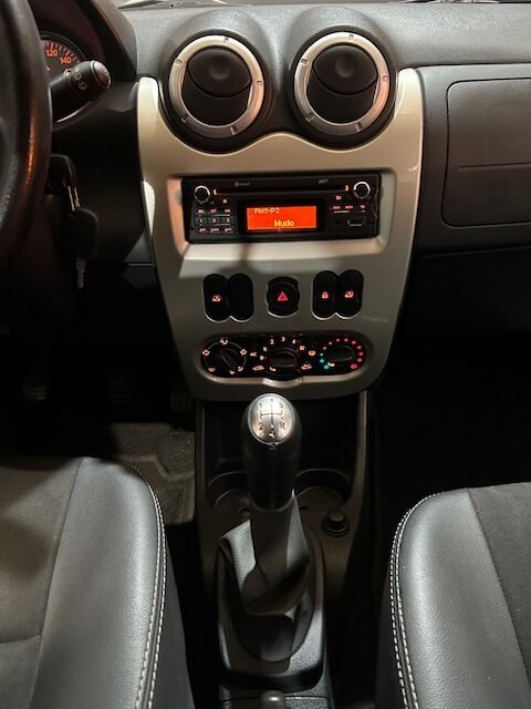 DACIA SANDERO 1.2 LAUREATE MUSIC