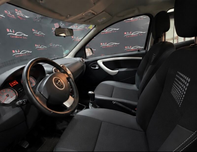 DACIA SANDERO 1.2 LAUREATE MUSIC
